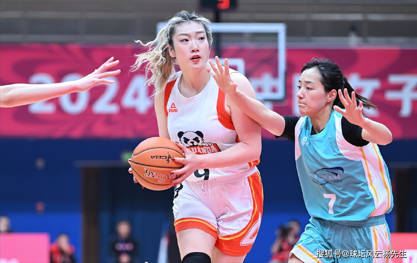 包含北京女篮战胜上海队，继续稳坐榜首的词条