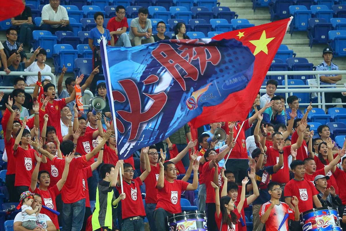 ld乐动体育平台-球队坚守阵地，比赛场上团结协作克服困难
