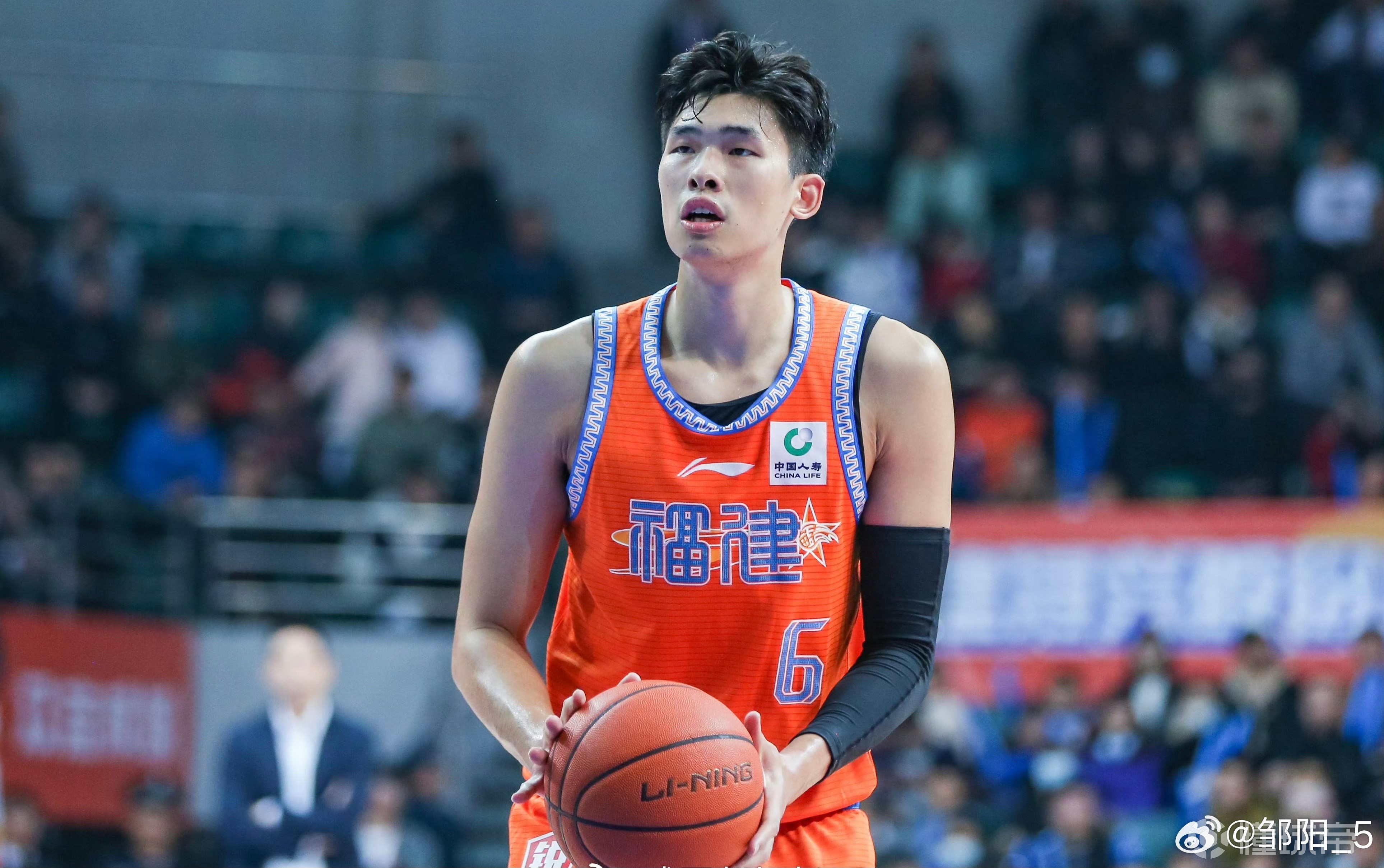 乐动体育平台-福建男篮表现出色，赢得全队赞誉