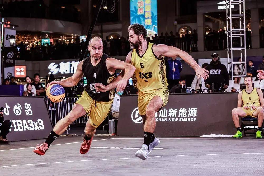包含篮球明星赛奖杯争夺激烈精彩回放成焦点的词条