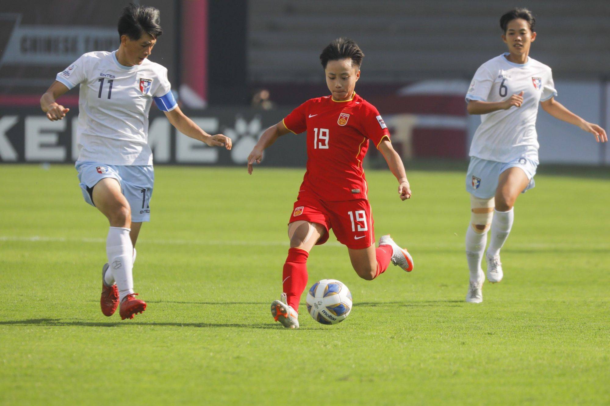 中国女足精神抖擞，冲刺比赛冠军